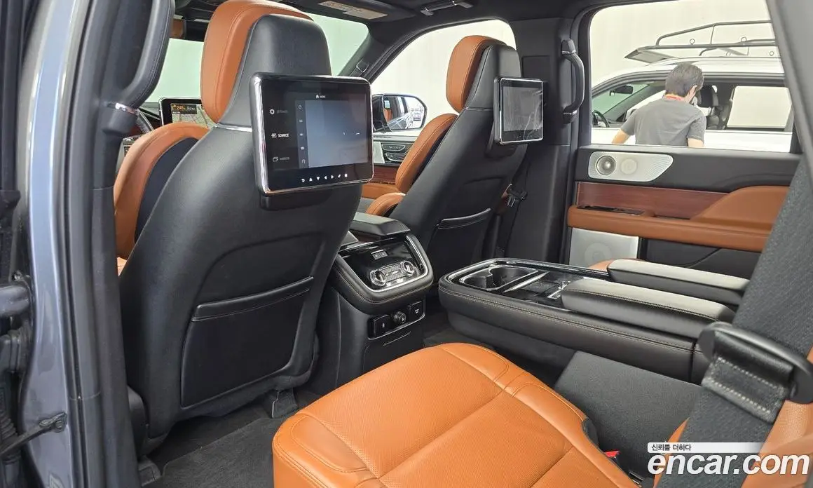 Lincoln Navigator 2021 3.5 автомат (гидро), фото 17 Lincoln Navigator 2021 3.5 автомат (гидро), фото 17