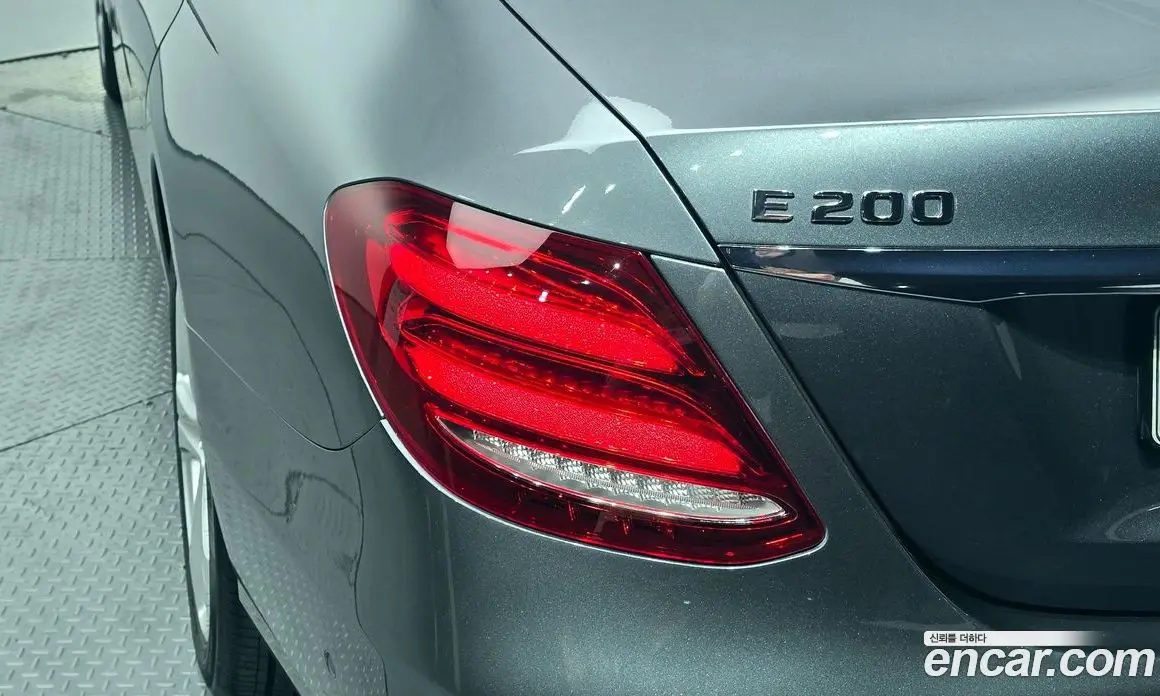 Mercedes-Benz E-Class 2017 2.0 автомат (гидро), фото 8 Mercedes-Benz E-Class 2017 2.0 автомат (гидро), фото 8