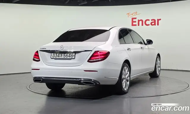Mercedes-Benz E-Class 2019 1.9 автомат (гидро), миниатюра 2