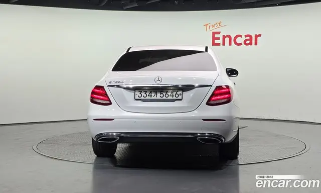 Mercedes-Benz E-Class 2019 1.9 автомат (гидро), миниатюра 4