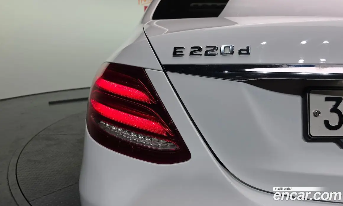 Mercedes-Benz E-Class 2019 1.9 автомат (гидро), фото 9