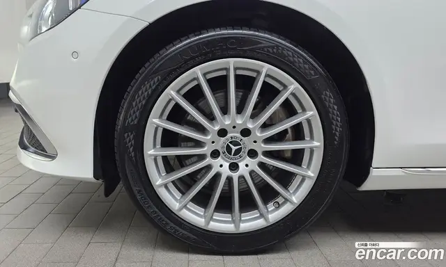 Mercedes-Benz E-Class 2022 2.0 автомат (гидро), миниатюра 4 Mercedes-Benz E-Class 2022 2.0 автомат (гидро), миниатюра 4