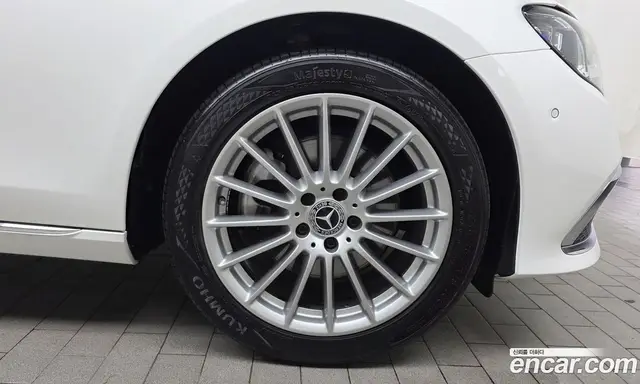 Mercedes-Benz E-Class 2022 2.0 автомат (гидро), миниатюра 6 Mercedes-Benz E-Class 2022 2.0 автомат (гидро), миниатюра 6