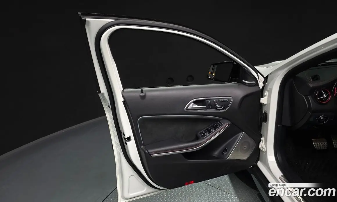 Mercedes-Benz GLA-Class 2018 2.0 автомат (гидро), фото 14 Mercedes-Benz GLA-Class 2018 2.0 автомат (гидро), фото 14