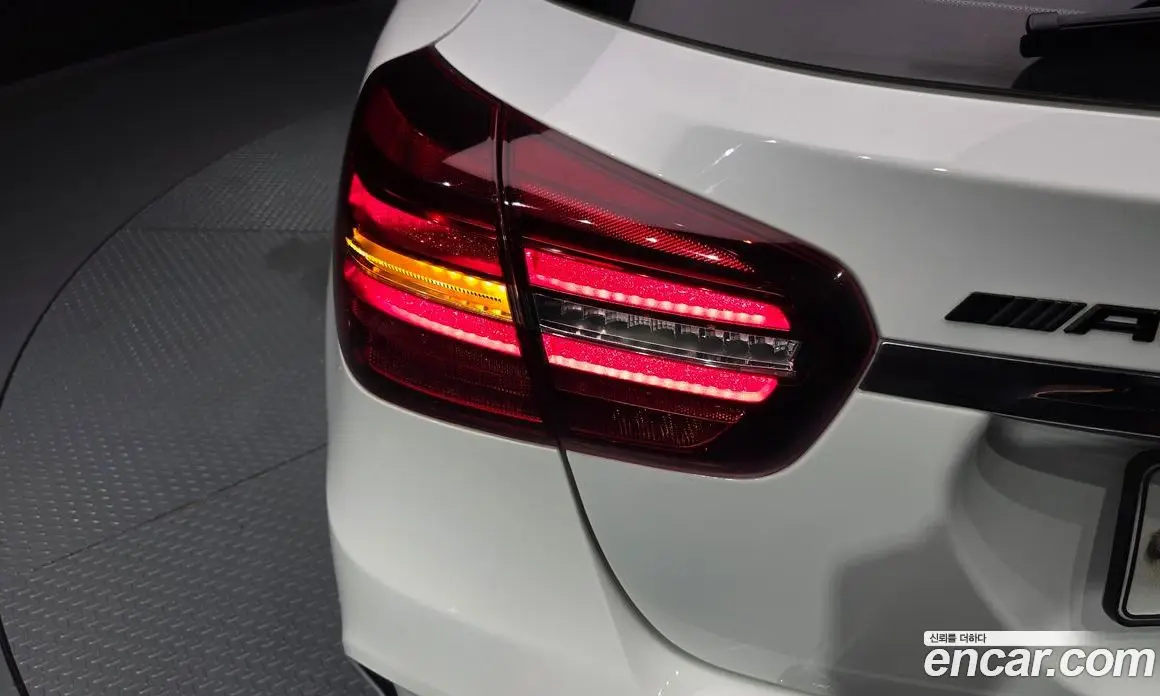 Mercedes-Benz GLA-Class 2018 2.0 автомат (гидро), фото 9 Mercedes-Benz GLA-Class 2018 2.0 автомат (гидро), фото 9