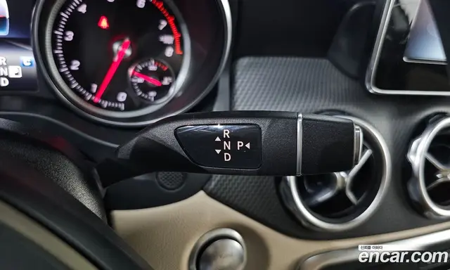 Mercedes-Benz GLA-Class 2019 2.0 автомат (гидро), миниатюра 12