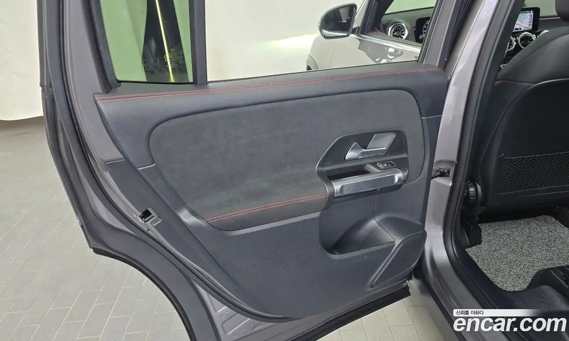 Mercedes-Benz GLB-Class 2022 2.0 автомат (гидро), фото 15 Mercedes-Benz GLB-Class 2022 2.0 автомат (гидро), фото 15
