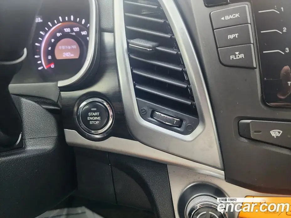 SsangYong Korando 2014 2.0 автомат (гидро), фото 16