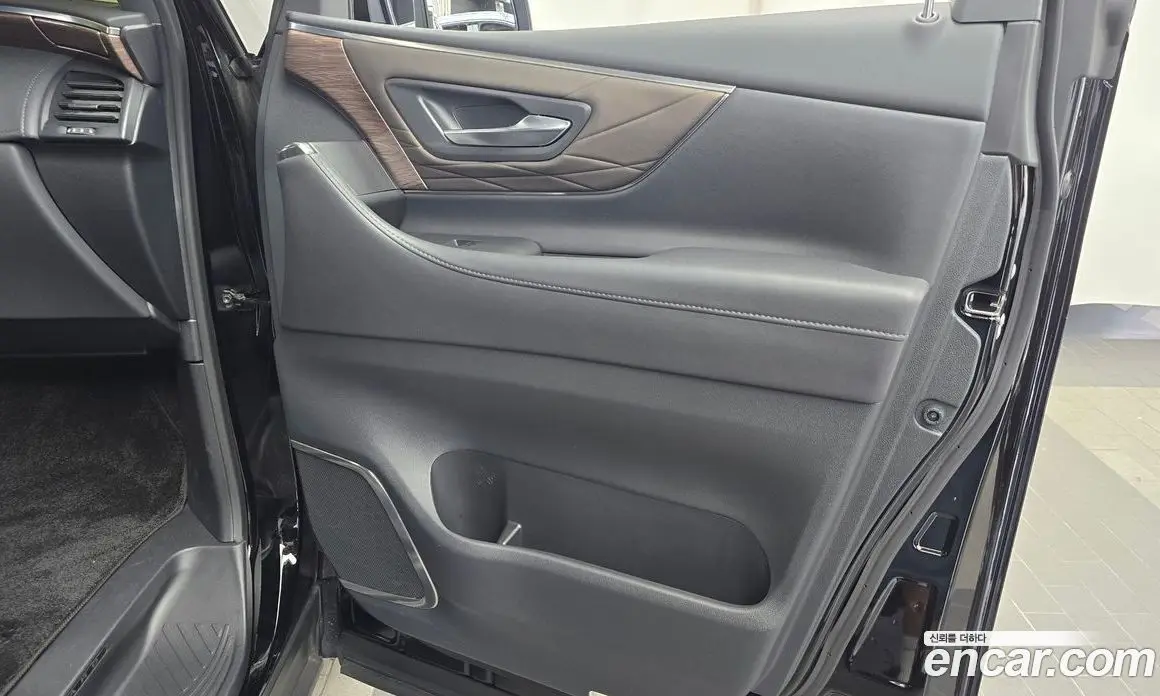 Toyota Alphard 2025 2.5 автомат (гидро), фото 15 Toyota Alphard 2025 2.5 автомат (гидро), фото 15