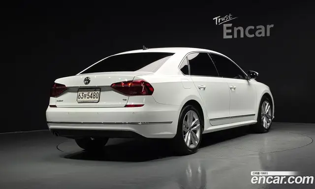 Volkswagen Passat 2018 2.0 автомат (гидро), миниатюра 2