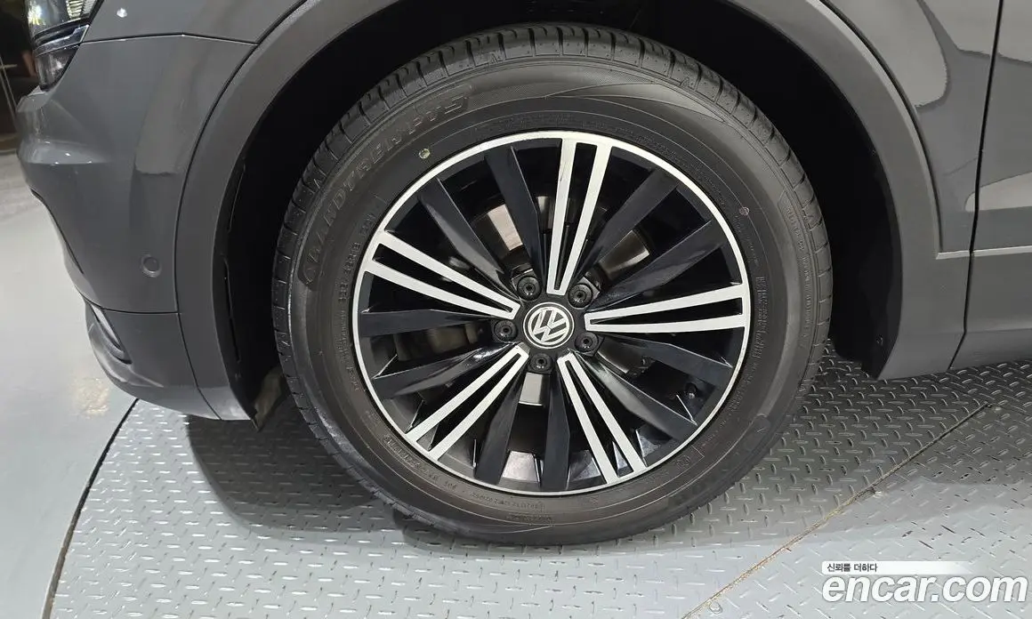 Volkswagen Tiguan 2020 2.0 автомат (гидро), фото 5 Volkswagen Tiguan 2020 2.0 автомат (гидро), фото 5