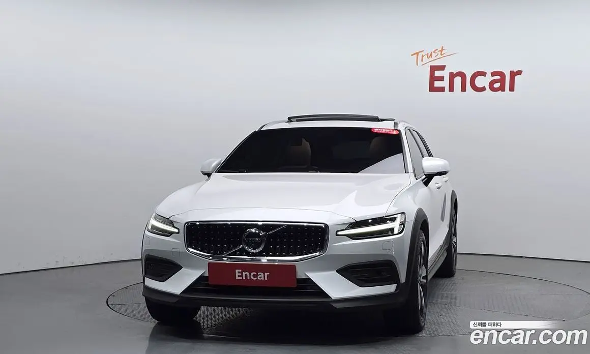 Volvo V60 2020 2.0 автомат (гидро), фото 2 Volvo V60 2020 2.0 автомат (гидро), фото 2