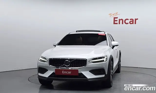 Volvo V60 2020 2.0 автомат (гидро), миниатюра 2 Volvo V60 2020 2.0 автомат (гидро), миниатюра 2