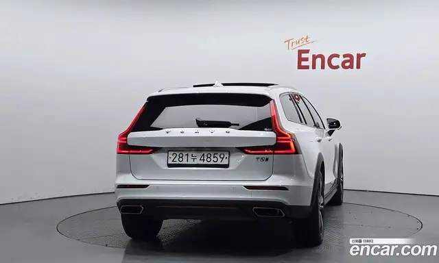 Volvo V60 2020 2.0 автомат (гидро), миниатюра 3 Volvo V60 2020 2.0 автомат (гидро), миниатюра 3