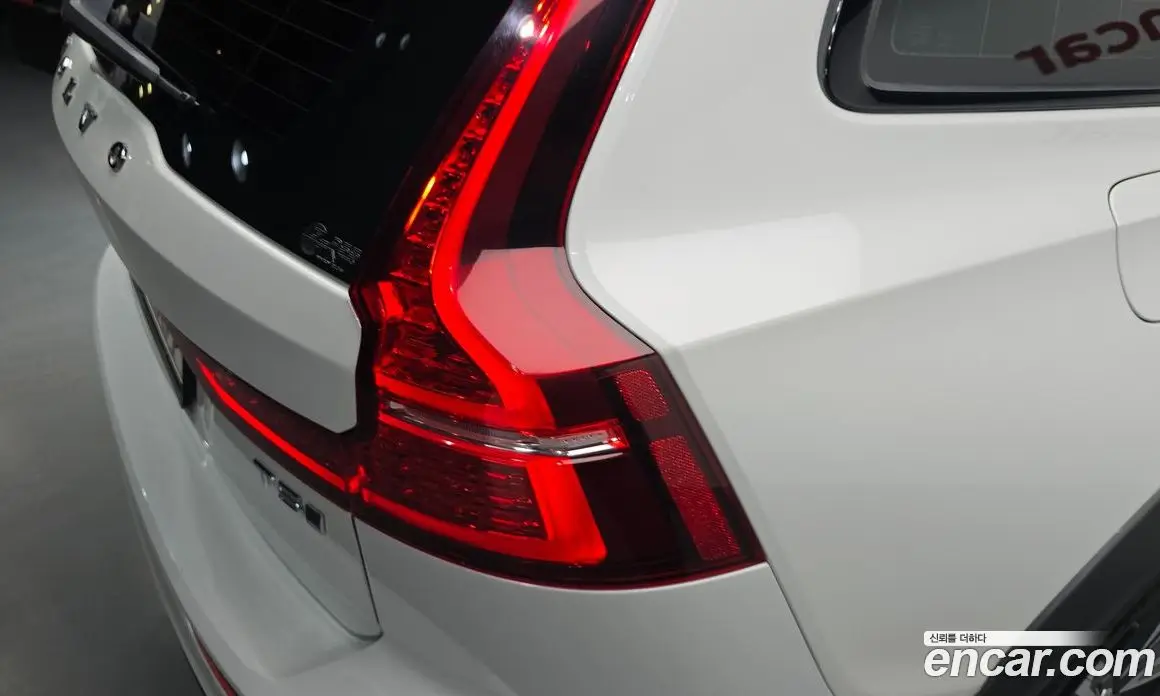 Volvo V60 2020 2.0 автомат (гидро), фото 8 Volvo V60 2020 2.0 автомат (гидро), фото 8