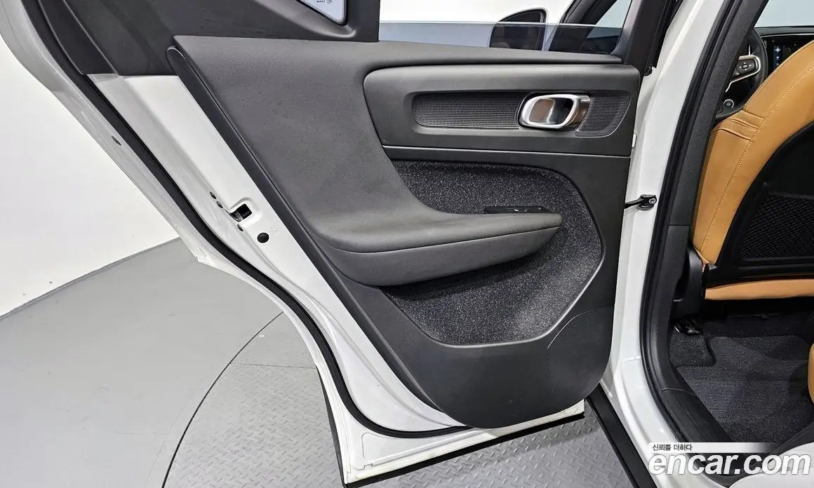 Volvo XC40 2021 2.0 автомат (гидро), фото 15 Volvo XC40 2021 2.0 автомат (гидро), фото 15