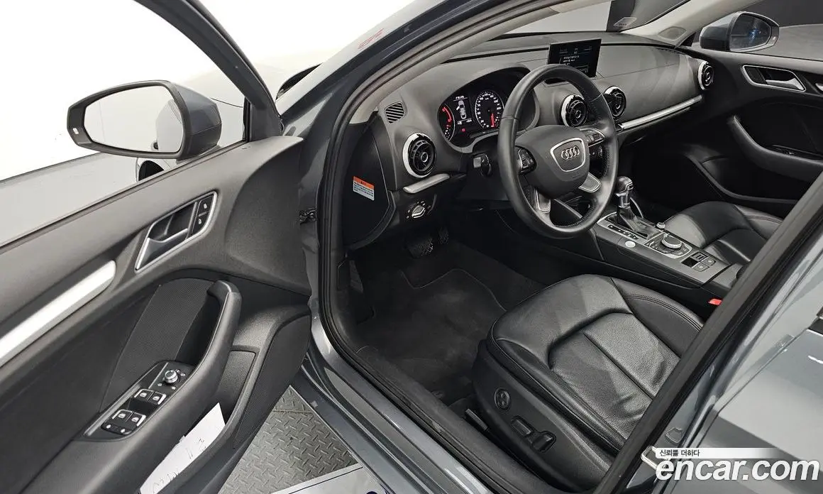 Audi A3 2015 1.6 автомат (гидро), фото 13