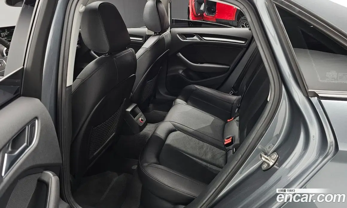 Audi A3 2015 1.6 автомат (гидро), фото 16