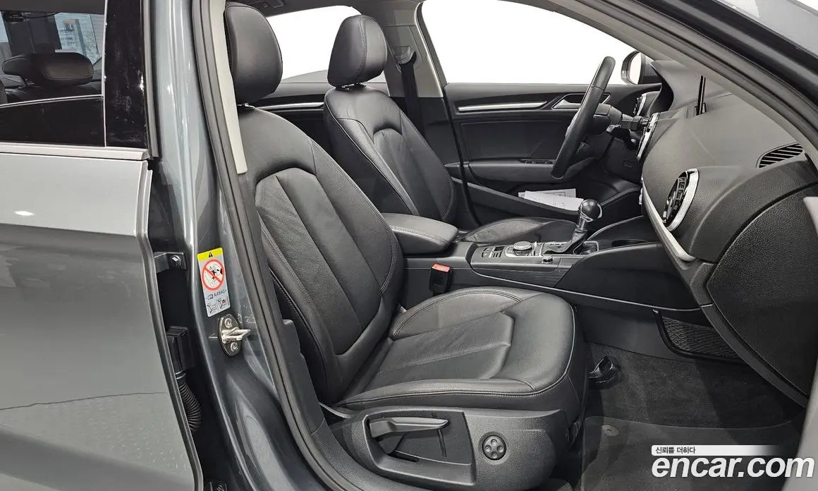 Audi A3 2015 1.6 автомат (гидро), фото 17