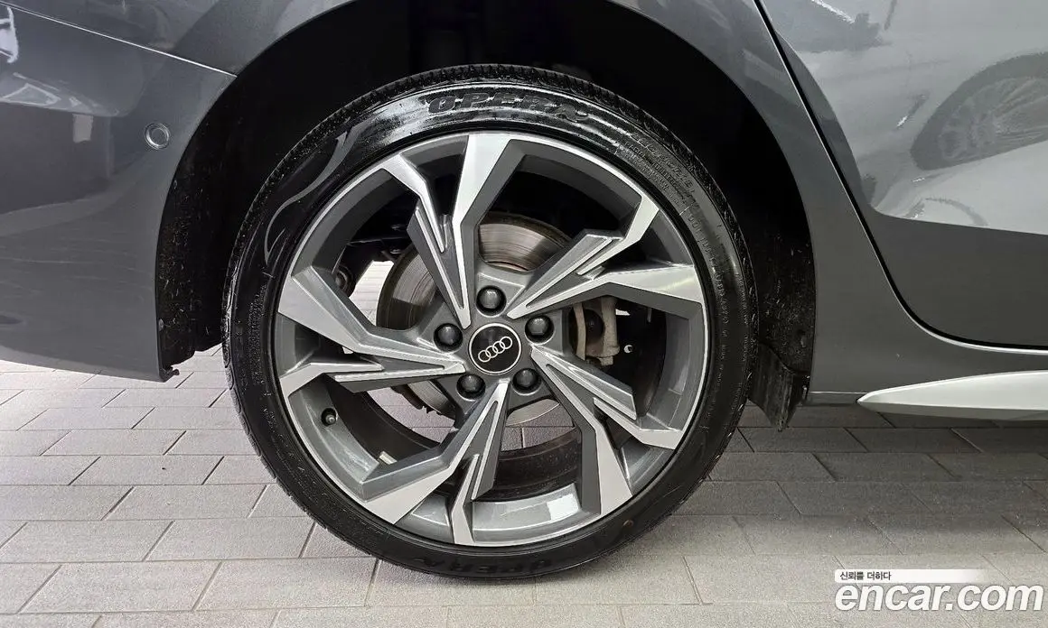 Audi A3 2023 2.0 автомат (гидро), фото 5 Audi A3 2023 2.0 автомат (гидро), фото 5