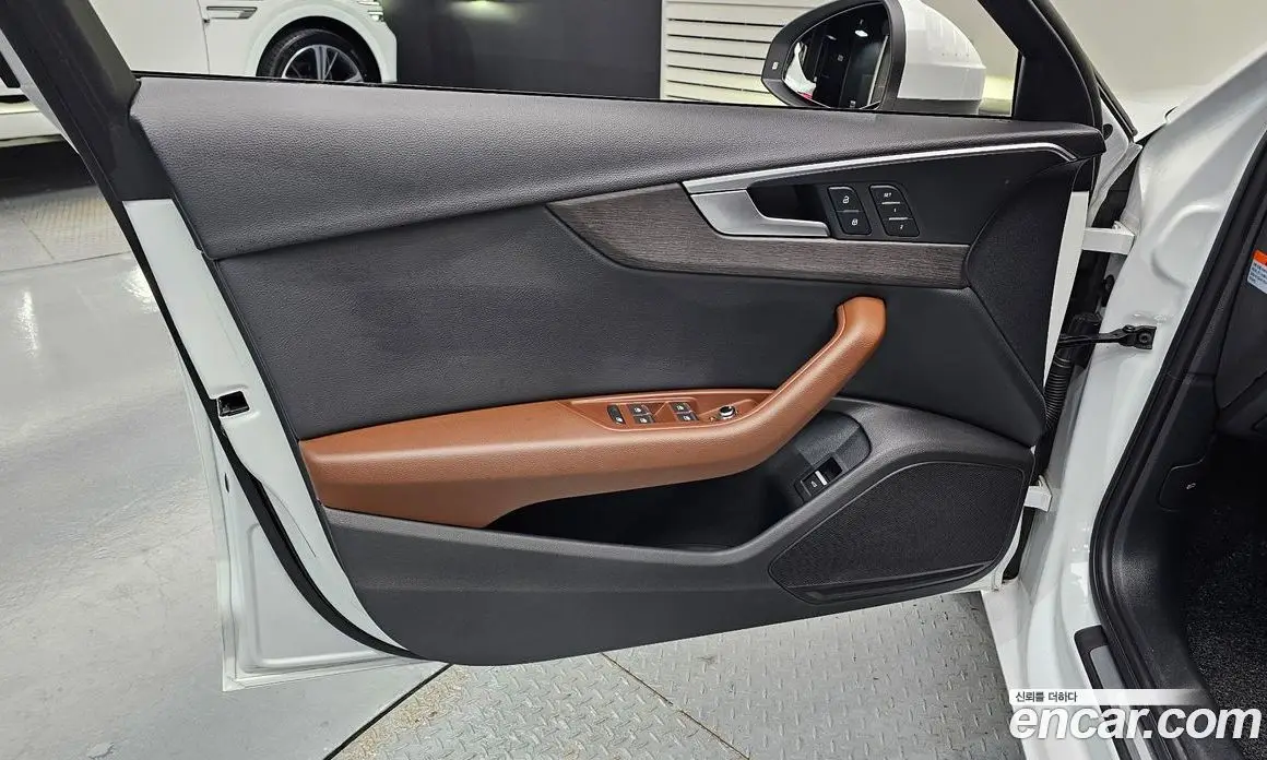 Audi A4 2019 2.0 автомат (гидро), фото 14