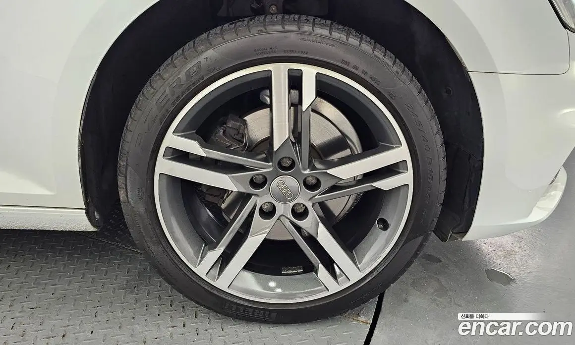 Audi A4 2019 2.0 автомат (гидро), фото 5