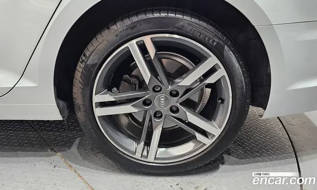 Audi A4 2019 2.0 автомат (гидро), миниатюра 7