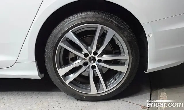Audi A6 2022 2.0 автомат (гидро), миниатюра 7