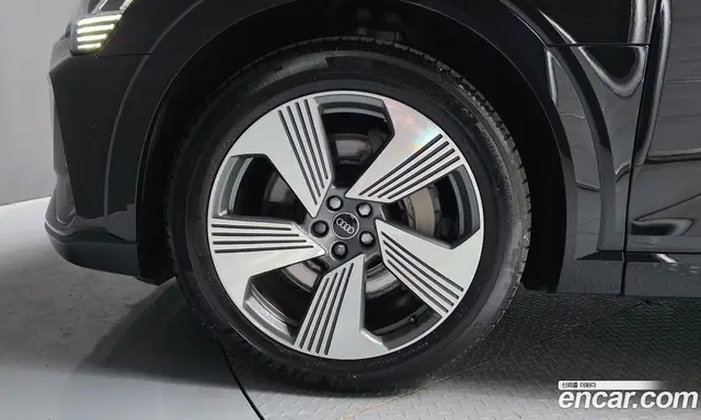 Audi e-tron 2022 0.2 автомат (гидро), миниатюра 5 Audi e-tron 2022 0.2 автомат (гидро), миниатюра 5