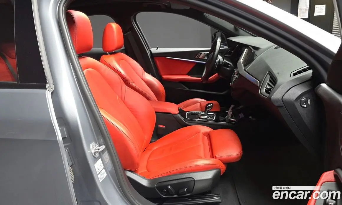 BMW 1 серия 2022 2.0 автомат (гидро), фото 17