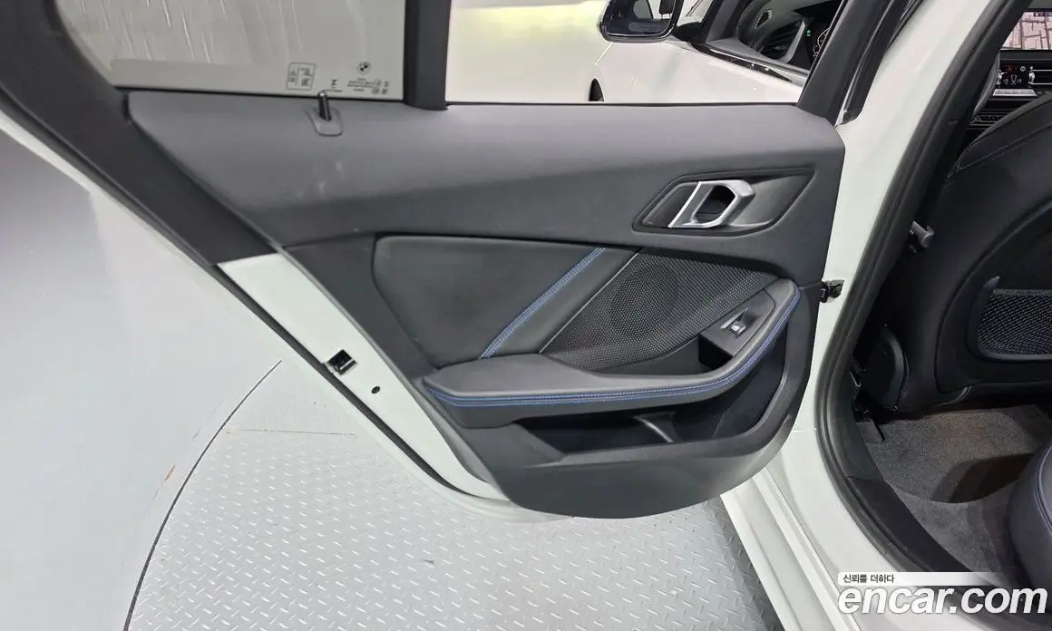 BMW 1 серия 2024 2.0 автомат (гидро), фото 15