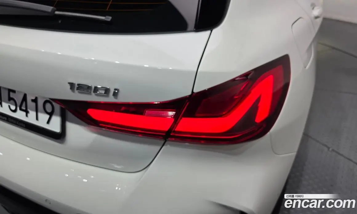 BMW 1 серия 2024 2.0 автомат (гидро), фото 9