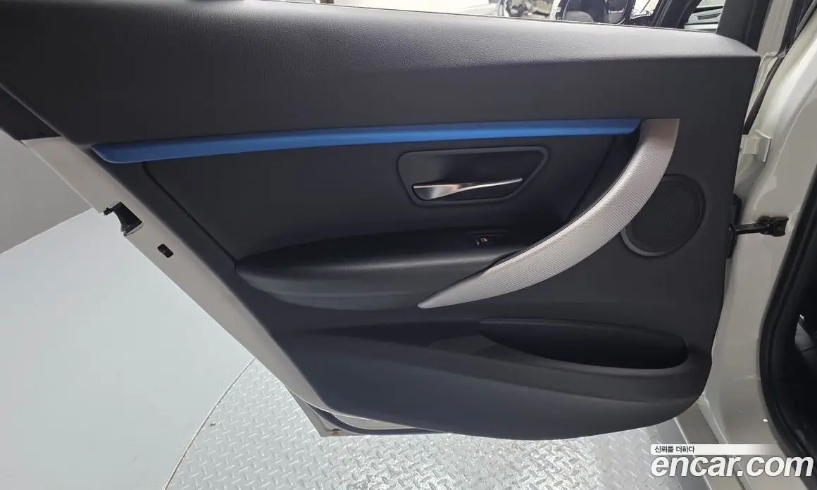 BMW 3 серия 2017 2.0 автомат (гидро), фото 15 BMW 3 серия 2017 2.0 автомат (гидро), фото 15