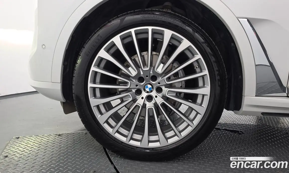 BMW X7 2024 3.0 автомат (гидро), фото 5