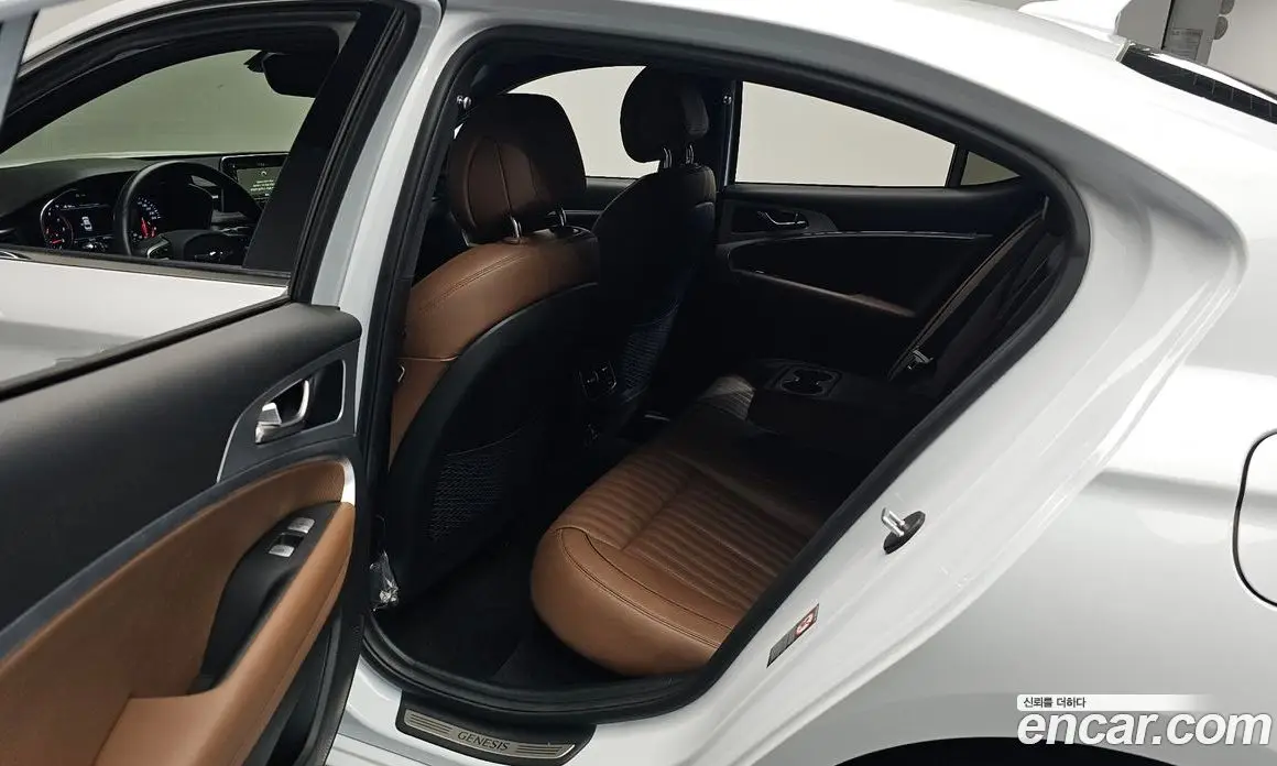 Genesis G70 2017 2.0 автомат (гидро), фото 16 Genesis G70 2017 2.0 автомат (гидро), фото 16