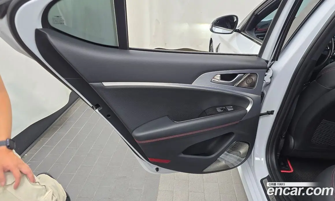 Genesis G70 2018 2.0 автомат (гидро), фото 15 Genesis G70 2018 2.0 автомат (гидро), фото 15
