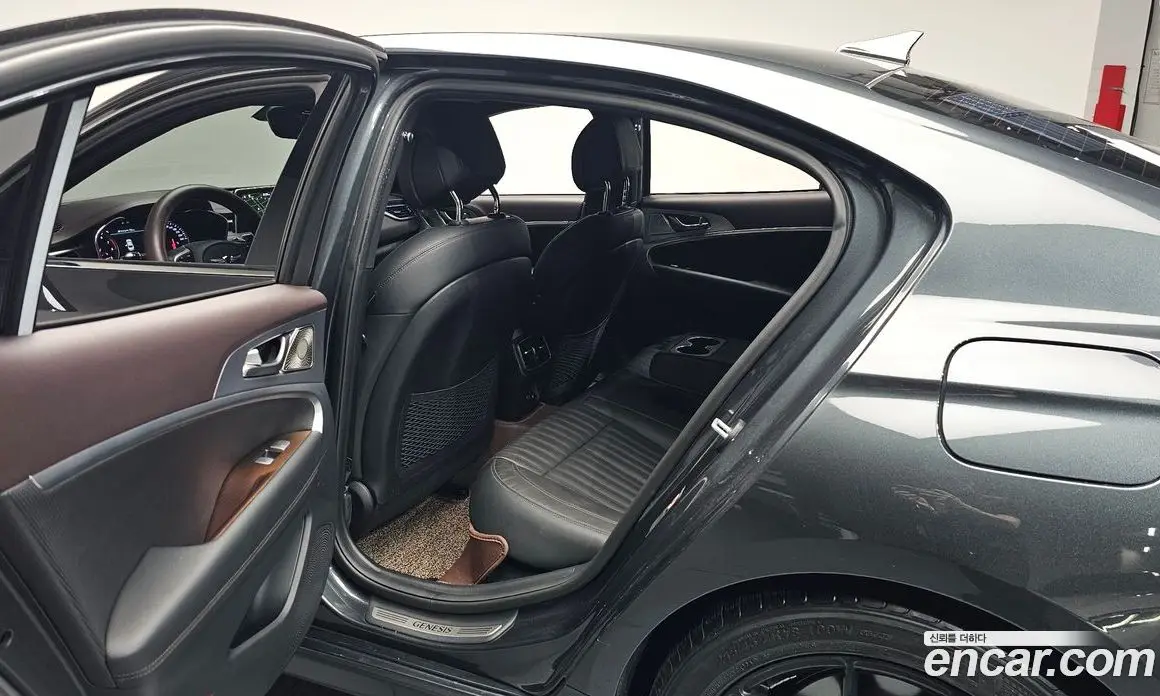 Genesis G70 2019 2.0 автомат (гидро), фото 16 Genesis G70 2019 2.0 автомат (гидро), фото 16