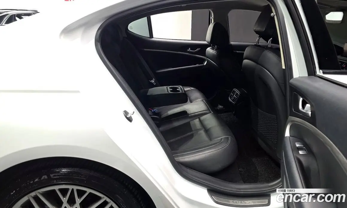 Genesis G70 2021 2.0 автомат (гидро), фото 17 Genesis G70 2021 2.0 автомат (гидро), фото 17