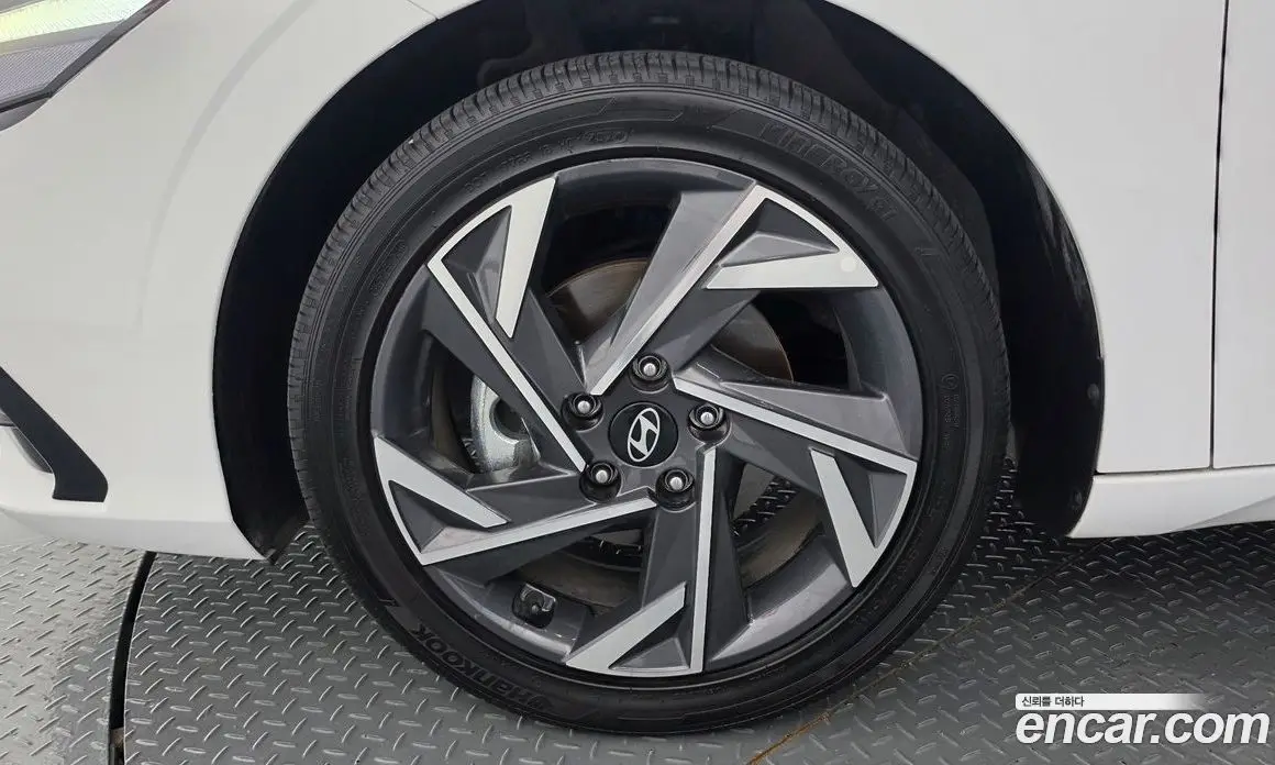 Hyundai Avante 2025 1.6 автомат (гидро), фото 5