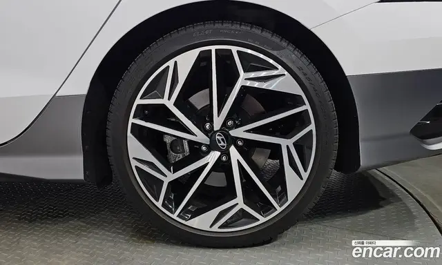 Hyundai Ioniq 6 2023 0.1 автомат (гидро), миниатюра 6