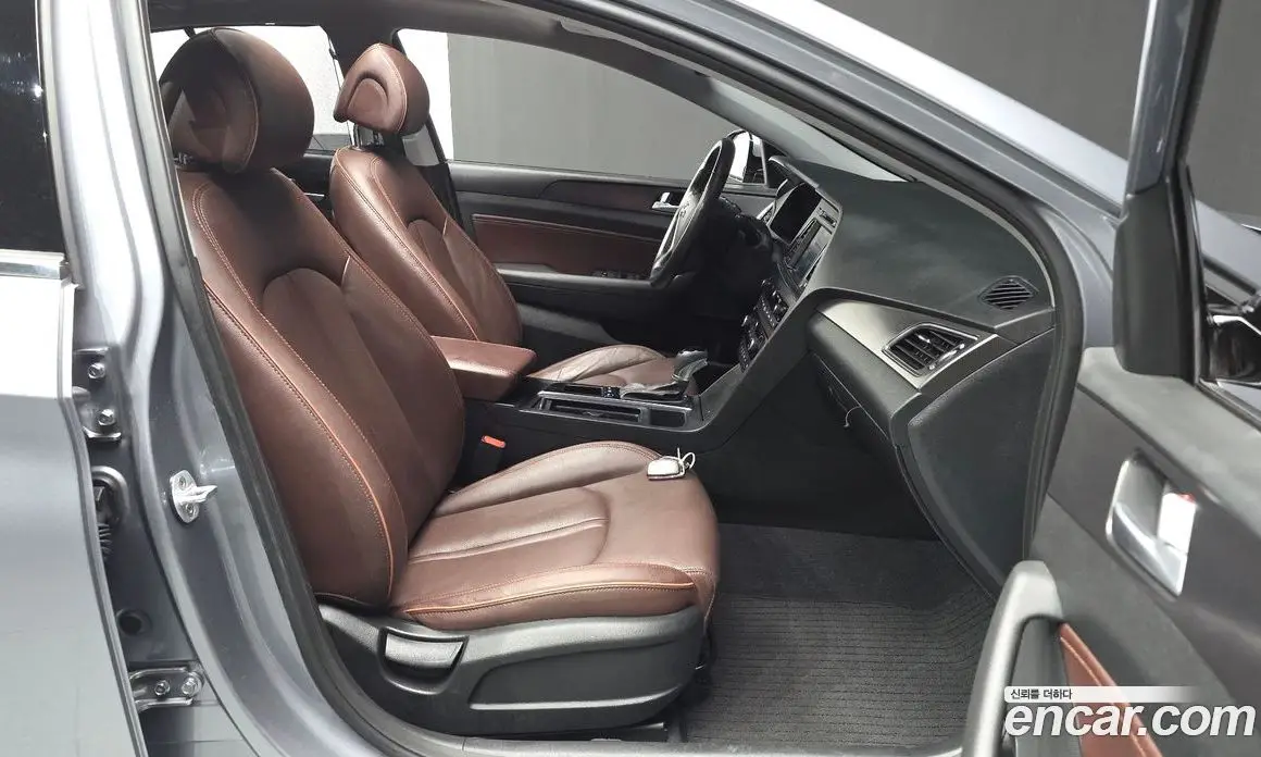 Hyundai Sonata 2016 2.0 автомат (гидро), фото 13