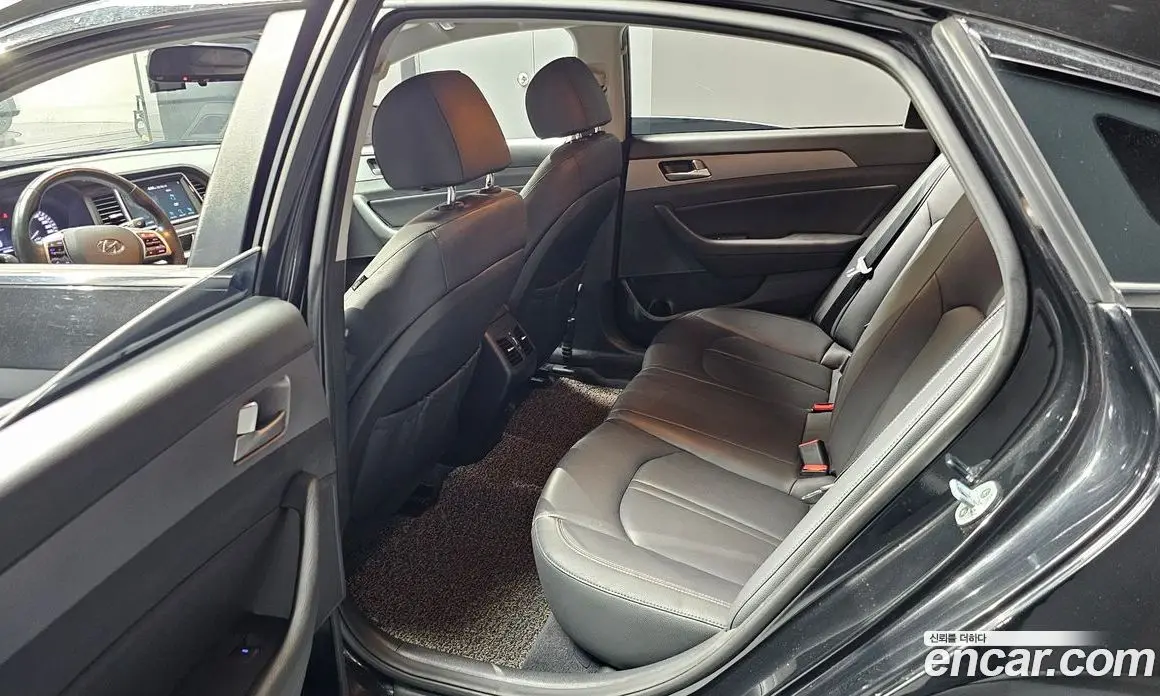Hyundai Sonata 2018 2.0 автомат (гидро), фото 16 Hyundai Sonata 2018 2.0 автомат (гидро), фото 16