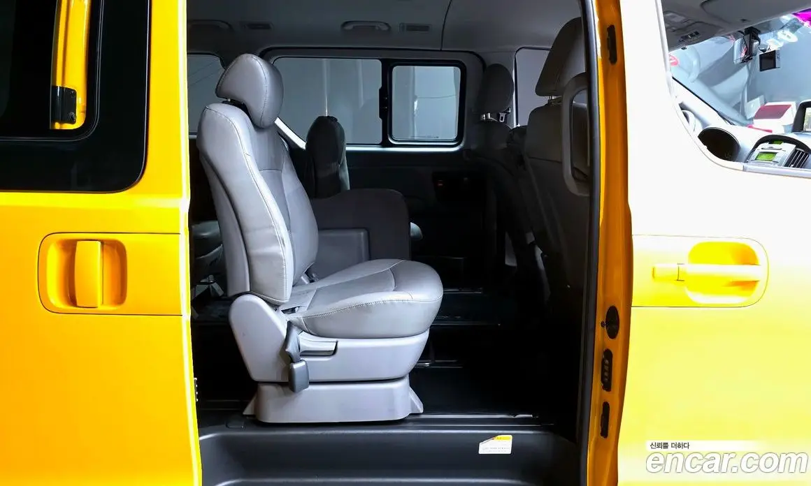 Hyundai Starex 2015 2.5 автомат (гидро), фото 13