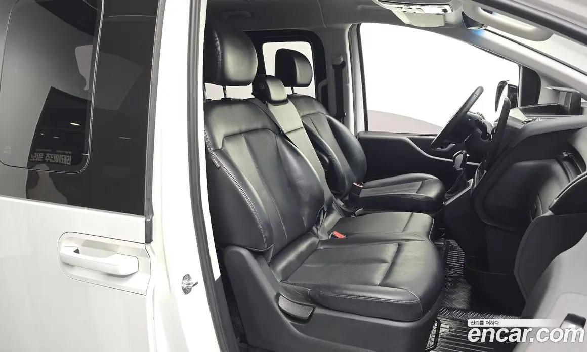 Hyundai Staria 2022 2.2 автомат (гидро), фото 16