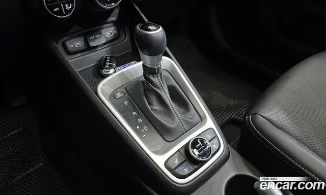 Hyundai Venue 2022 1.6 автомат (гидро), миниатюра 12