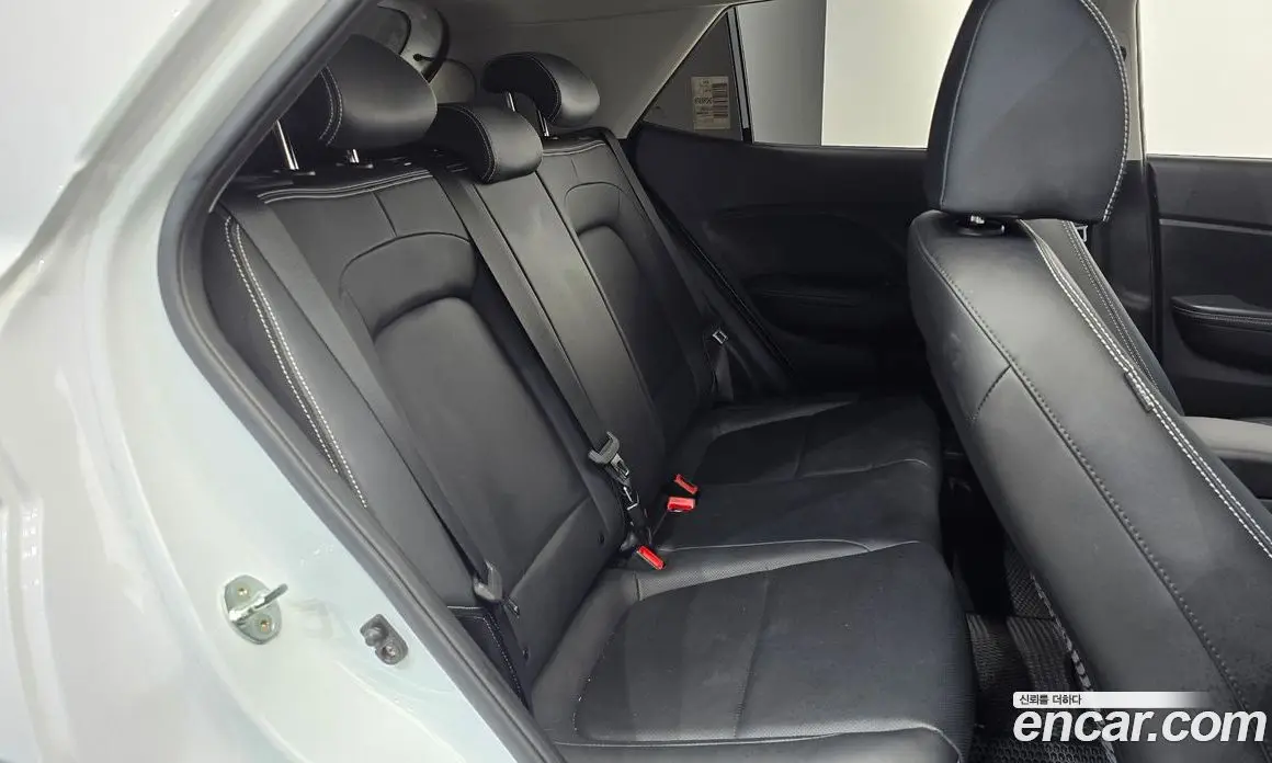 Hyundai Venue 2022 1.6 автомат (гидро), фото 17