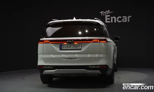 Kia Carnival 2022 2.2 автомат (гидро), миниатюра 4