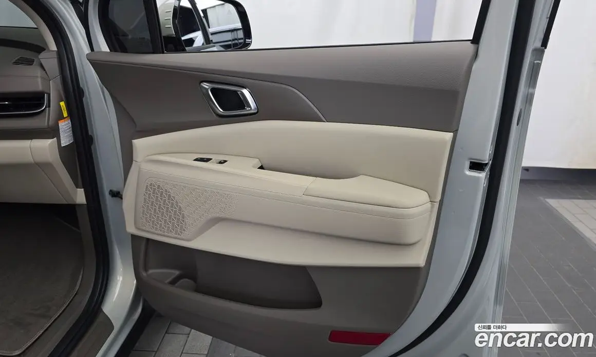 Kia Carnival 2025 1.6 автомат (гидро), фото 15