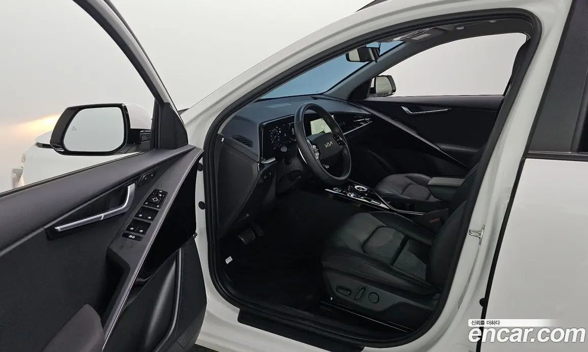 Kia Niro 2023 0.2 автомат (гидро), фото 13