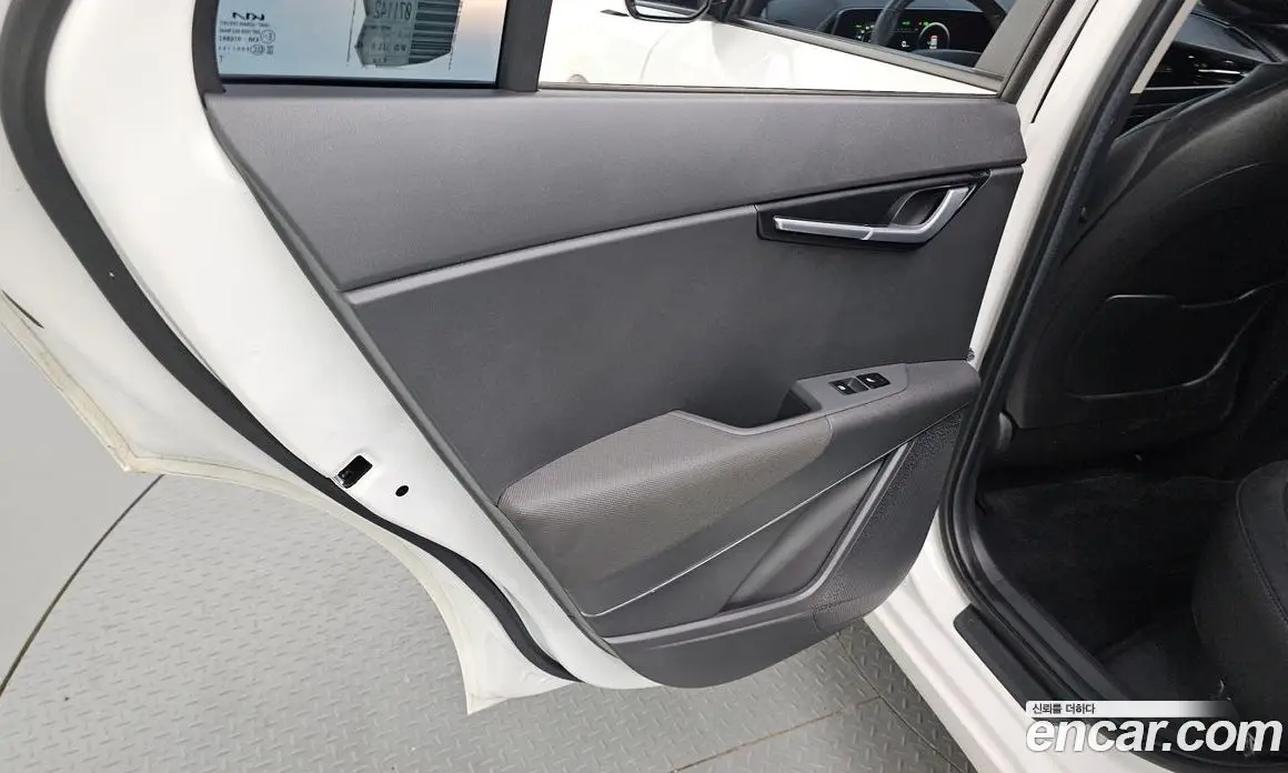 Kia Niro 2023 0.2 автомат (гидро), фото 15